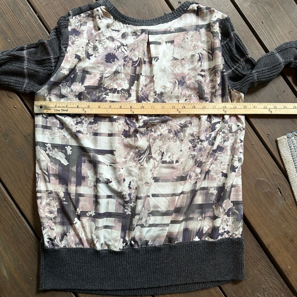 Simply Vera Vera Wang Charcoal Silver Metallic and Cream Floral Sweater, Large